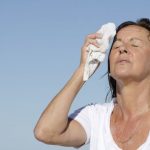 A pajzsmirigy-túlműködés rontja a nyári idő okozta panaszokat