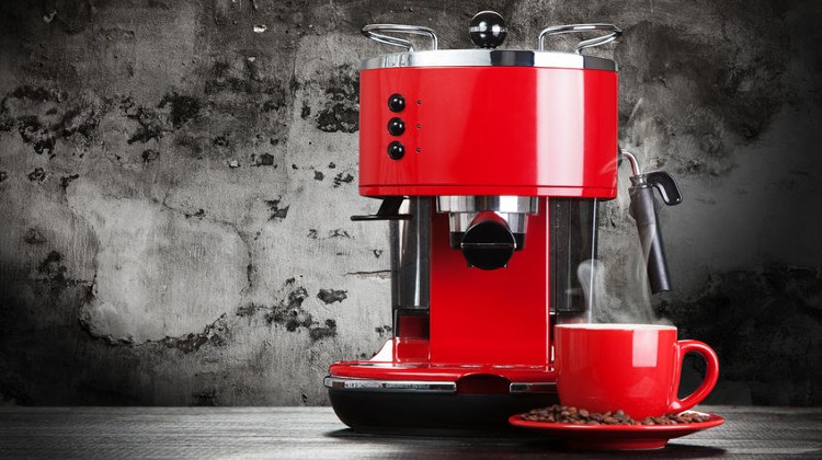 Ki gondolta volna, hogy a kávéfőzés hozzájárul a penészedéshez?