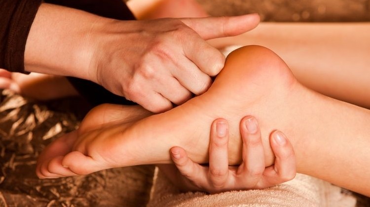 A láb masszírozásával az egész test feloldódik